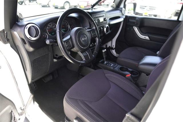 Photo of 2013 Bright White Clearcoat Jeep Wrangler Unlimited