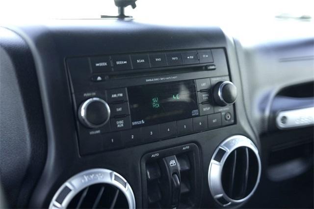 Photo of 2013 Bright White Clearcoat Jeep Wrangler Unlimited