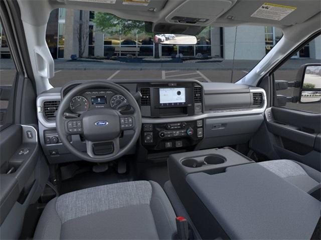 Photo of 2025 Oxford White Ford F-350