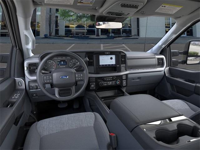 Photo of 2025 Oxford White Ford F-250