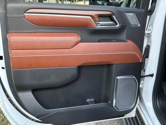 Photo of 2024 White Frost Tricoat GMC Sierra 3500