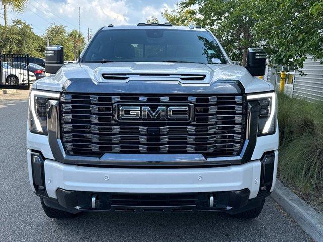 Photo of 2024 White Frost Tricoat GMC Sierra 3500