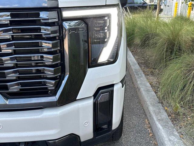 Photo of 2024 White Frost Tricoat GMC Sierra 3500