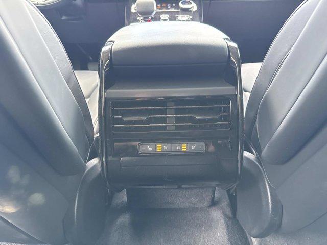 Photo of 2023 Fuji White Land Rover Range Rover Sport