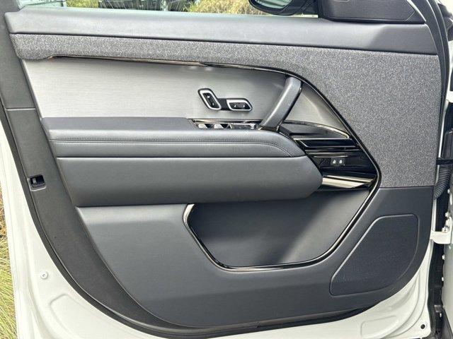 Photo of 2023 Fuji White Land Rover Range Rover Sport