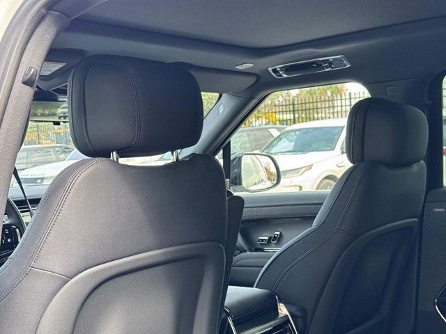 Photo of 2025 White Land Rover Range Rover Sport
