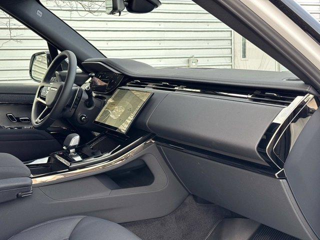 Photo of 2025 White Land Rover Range Rover Sport