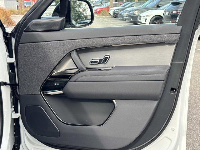 Photo of 2025 White Land Rover Range Rover Sport