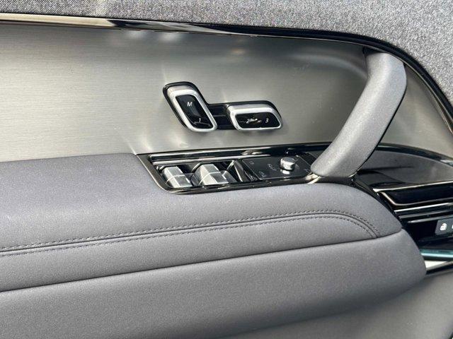 Photo of 2025 White Land Rover Range Rover Sport