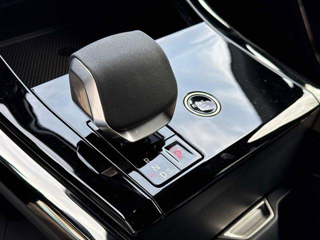 Photo of 2025 White Land Rover Range Rover Sport