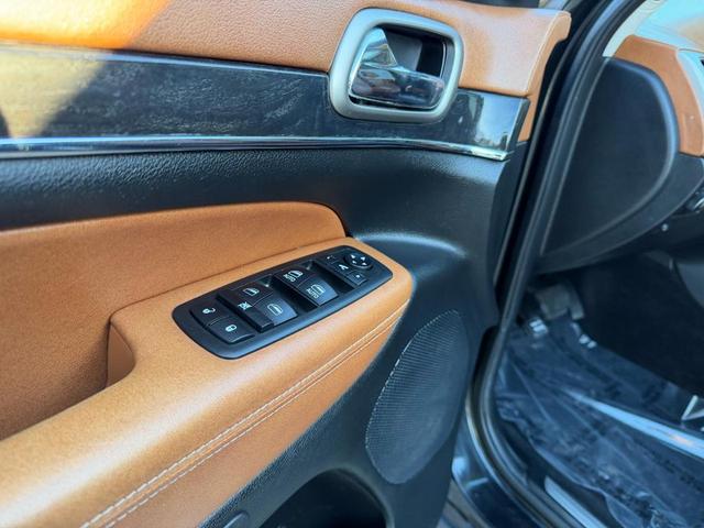 Photo of 2013 Brilliant Black Crystal Pearlcoat Jeep Grand Cherokee