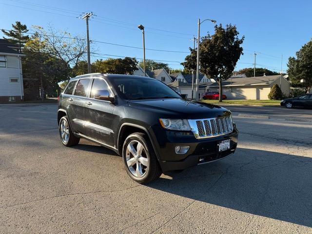 Photo of 2013 Brilliant Black Crystal Pearlcoat Jeep Grand Cherokee