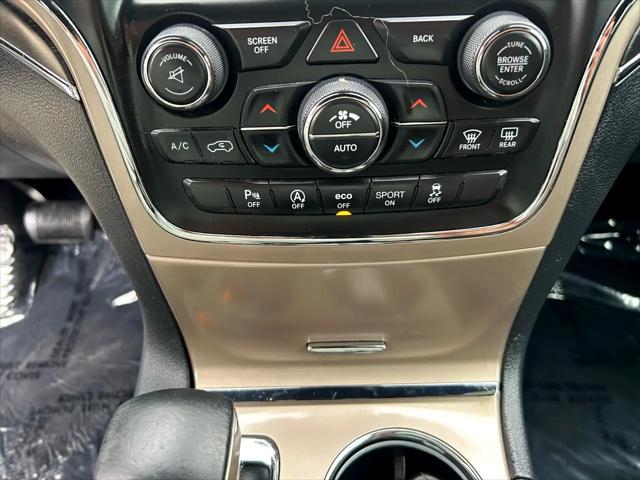 Photo of 2016 Bright White Clearcoat Jeep Grand Cherokee