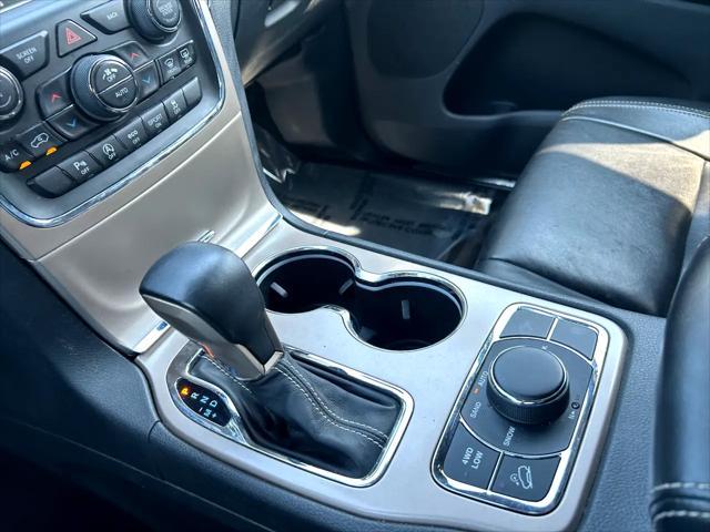 Photo of 2017 Velvet Red Pearlcoat Jeep Grand Cherokee