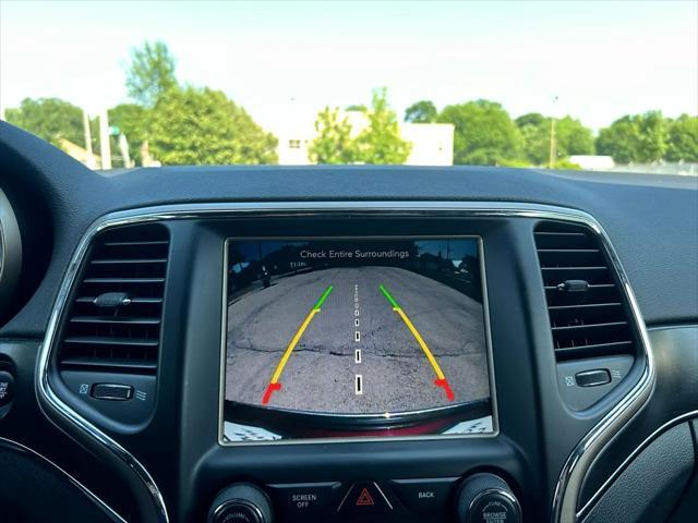 Photo of 2017 Velvet Red Pearlcoat Jeep Grand Cherokee