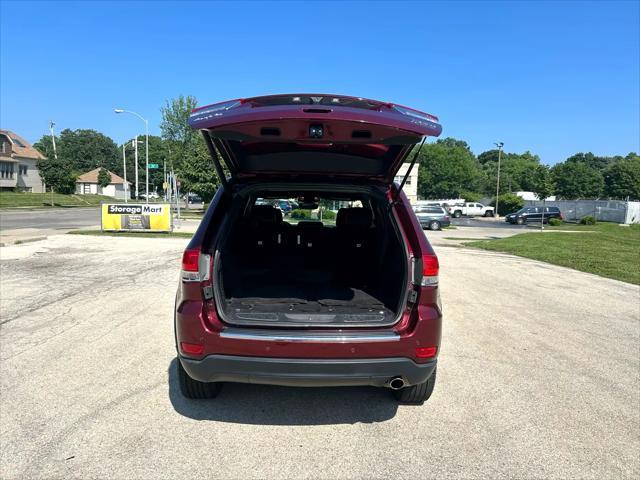 Photo of 2017 Velvet Red Pearlcoat Jeep Grand Cherokee