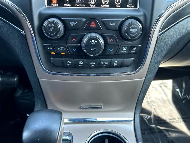 Photo of 2017 Velvet Red Pearlcoat Jeep Grand Cherokee