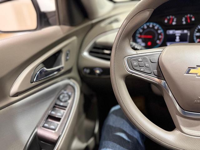 Photo of 2022 WHITE Chevrolet Malibu