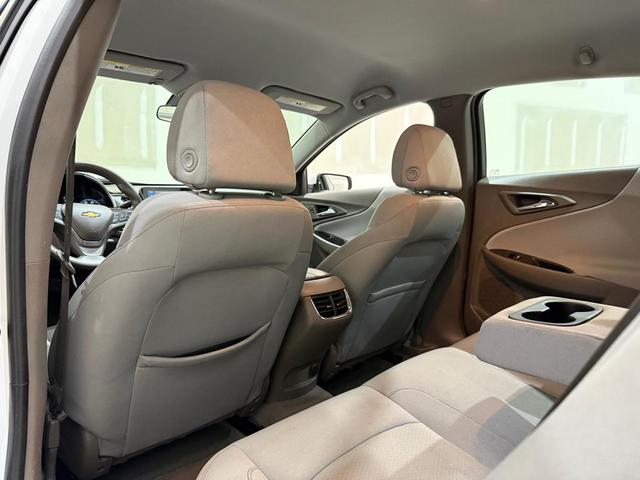 Photo of 2022 WHITE Chevrolet Malibu
