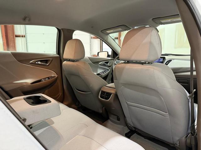 Photo of 2022 WHITE Chevrolet Malibu