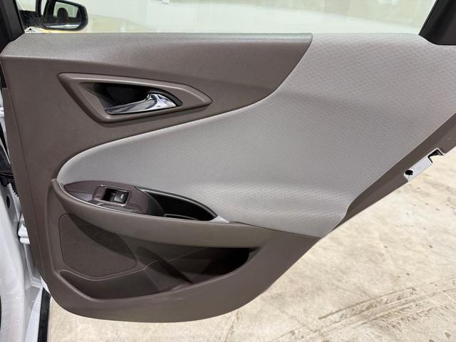 Photo of 2022 WHITE Chevrolet Malibu