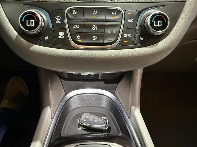 Photo of 2022 WHITE Chevrolet Malibu