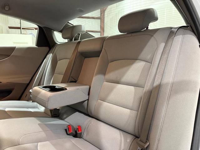 Photo of 2022 WHITE Chevrolet Malibu