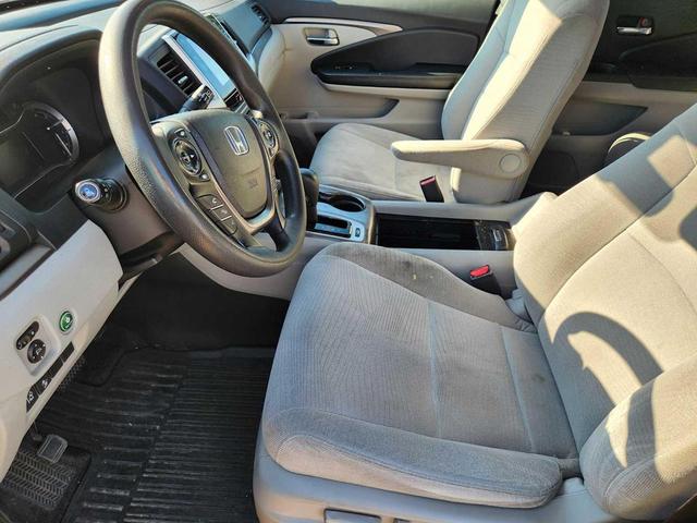 Photo of 2016 Blue Honda Pilot