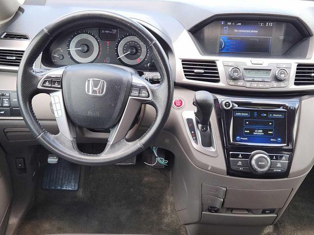 Photo of 2014 Alabaster Silver Metallic Honda Odyssey