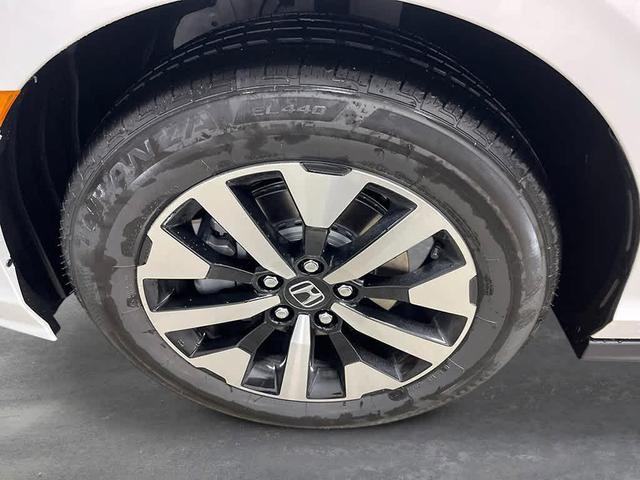 Photo of 2026 Platinum White Pearl Honda Odyssey