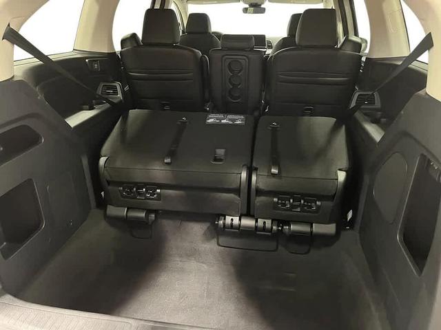 Photo of 2025 Platinum White Pearl Honda Odyssey