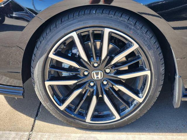 Photo of 2025 Crystal Black Pearl Honda Accord Hybrid