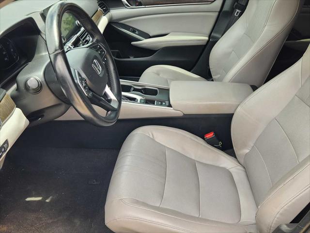 Photo of 2018 Lunar Silver Metallic Honda Accord