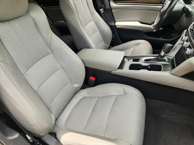 Photo of 2018 Lunar Silver Metallic Honda Accord