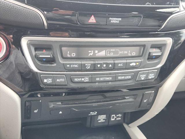 Photo of 2019 Gray Honda Pilot