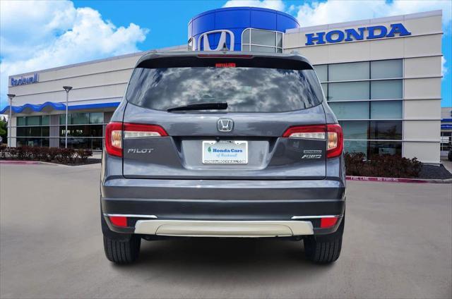 Photo of 2019 Gray Honda Pilot