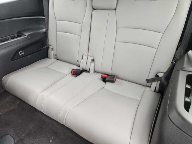 Photo of 2019 Gray Honda Pilot