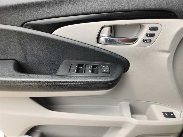 Photo of 2019 Gray Honda Pilot