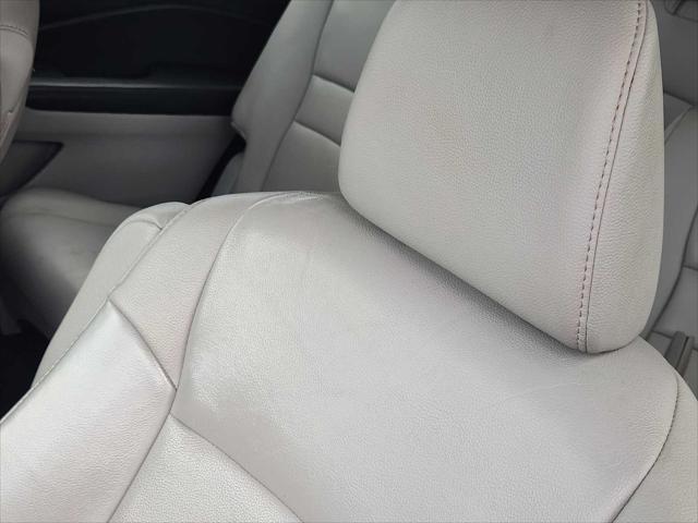Photo of 2019 Gray Honda Pilot