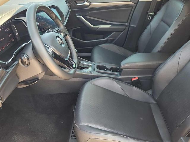 Photo of 2020 Deep Black Pearl Volkswagen Jetta