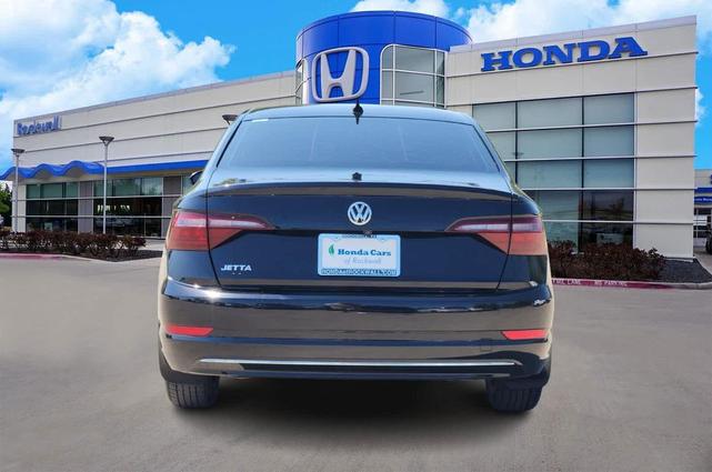 Photo of 2020 Deep Black Pearl Volkswagen Jetta