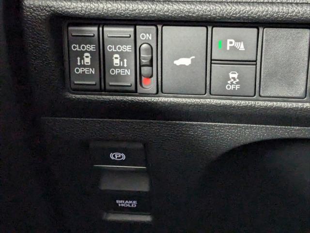 Photo of 2025 Sonic Gray Pearl Honda Odyssey