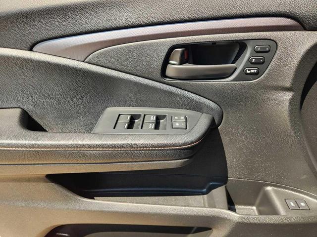 Photo of 2022 Sonic Gray Pearl Honda Pilot