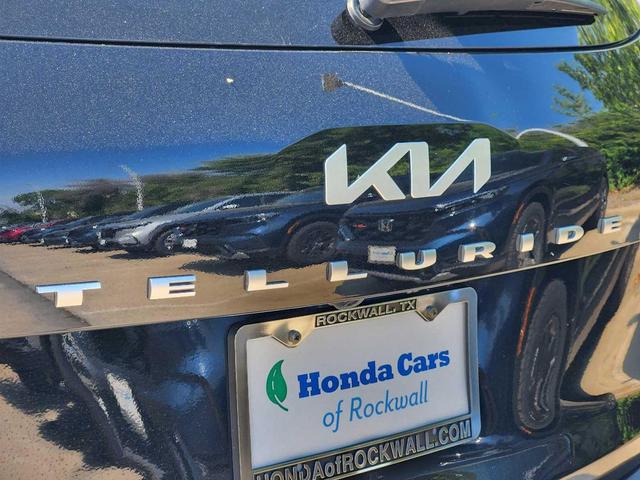 Photo of 2022 Ebony Black Kia Telluride