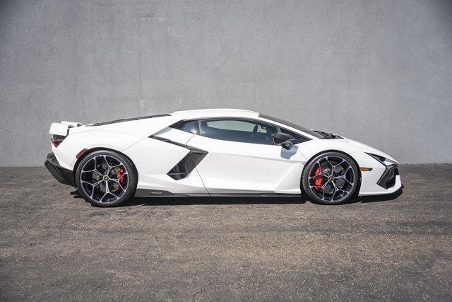 Photo of 2024 BIANCO ASOPO Lamborghini Revuelto