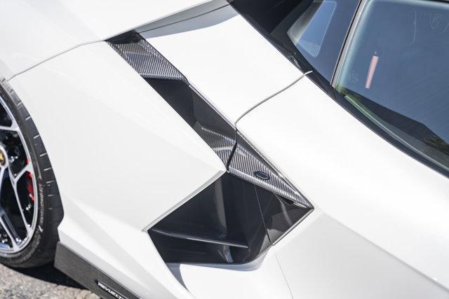 Photo of 2024 BIANCO ASOPO Lamborghini Revuelto