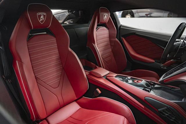 Photo of 2024 BIANCO ASOPO Lamborghini Revuelto