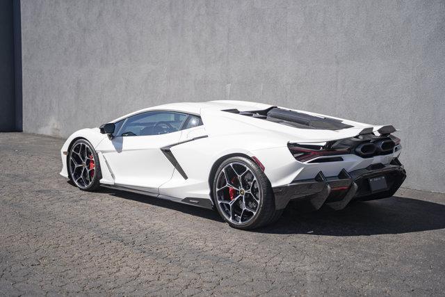 Photo of 2024 BIANCO ASOPO Lamborghini Revuelto