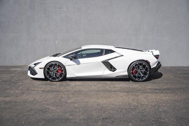 Photo of 2024 BIANCO ASOPO Lamborghini Revuelto