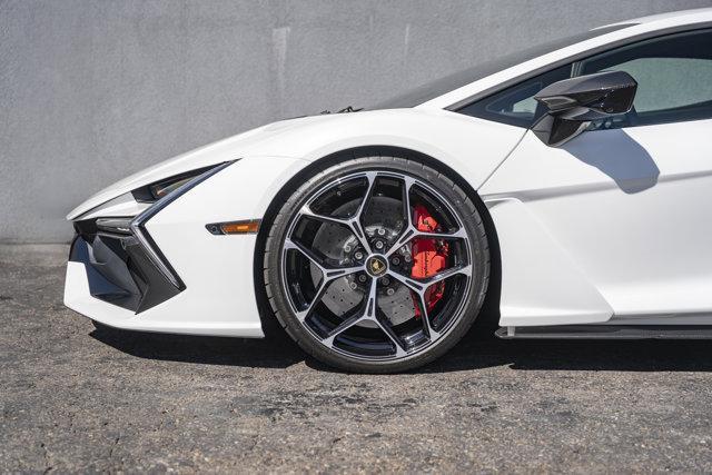 Photo of 2024 BIANCO ASOPO Lamborghini Revuelto